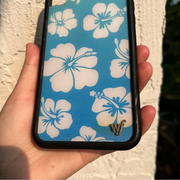 Wildflower Cases Hibiscus iPhone XR! - Picture 6 of 7